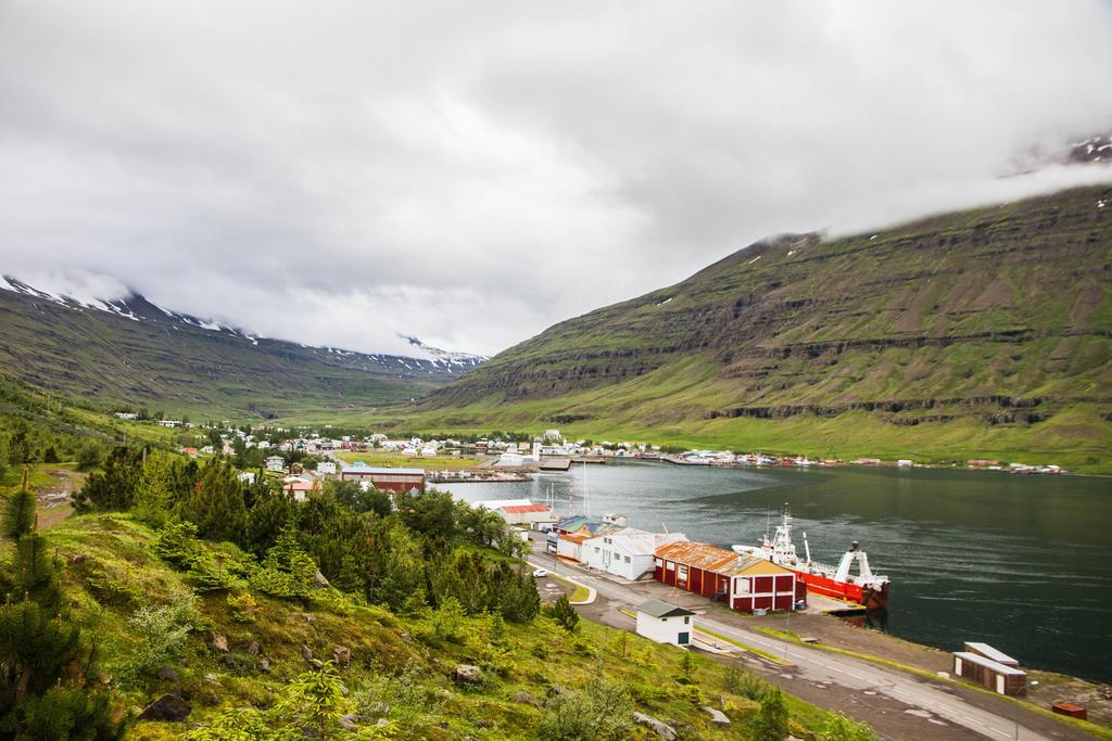 Hafaldan Hi Hostel - Harbour Building Seydisfjordur Exterior foto